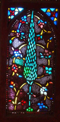 بررسی پنجره‌ی گچبری متعلق به بنای امامزادگان درب امام