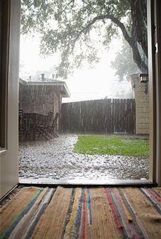 چگونه برای حیاط خلوت خانه‌تان زه کشی ایجاد کنید