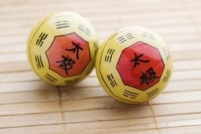 توپ‌های مدیتیشن چینی: حقایق و مزیت‌ها‌یش برای سلامت 