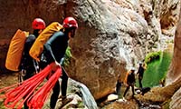  سنگ، آبشار، دره