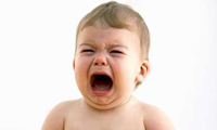  راه‌کارهایی برای برخورد مناسب با نق زدن و ناله کردن کودک 